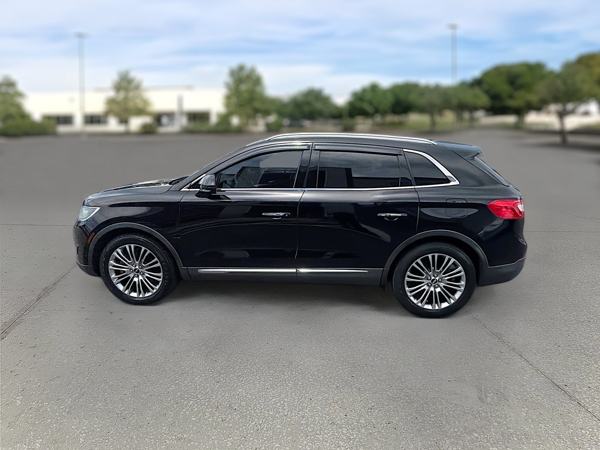 Used 2018 Lincoln MKX Reserve w/ Driver Assistance Package FWD image 4