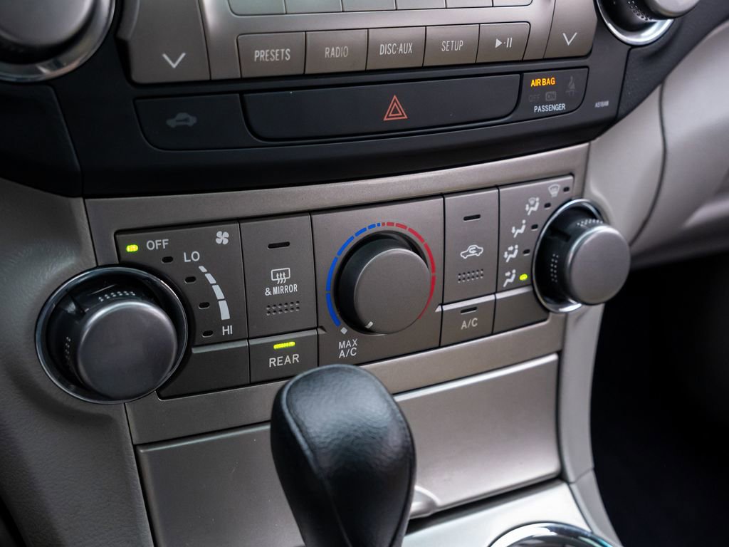 Used 2012 Toyota Highlander FWD w/ Tech Pkg image 25