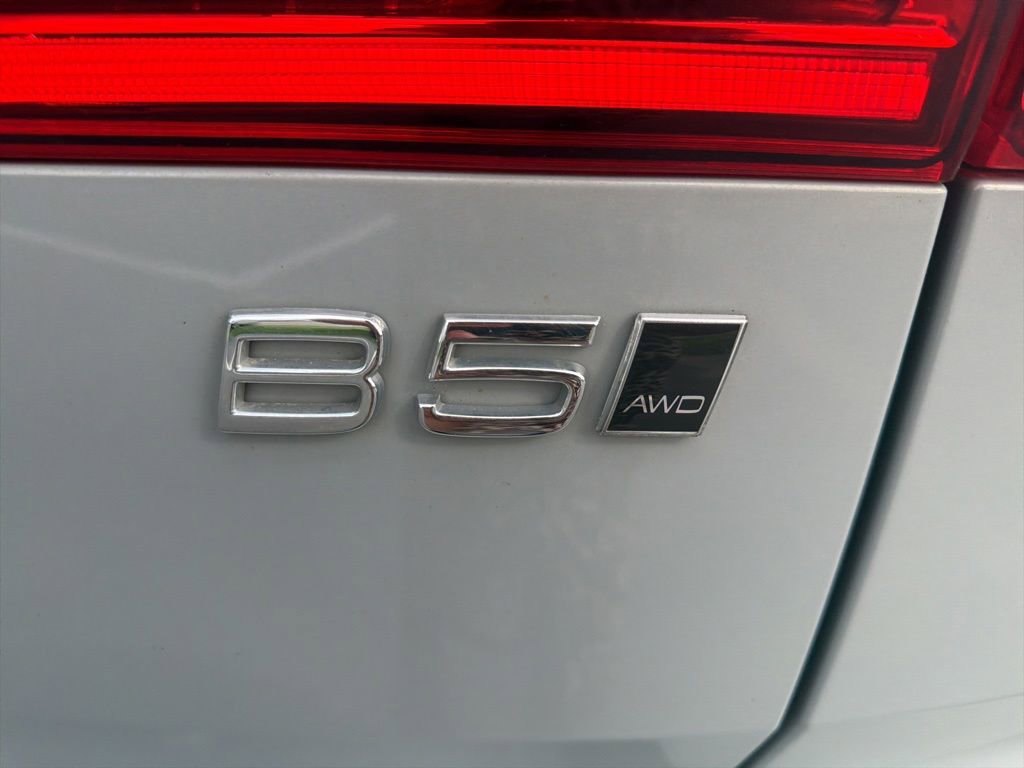 Certified 2024 Volvo XC60 B5 Plus AWD/4WD image 4