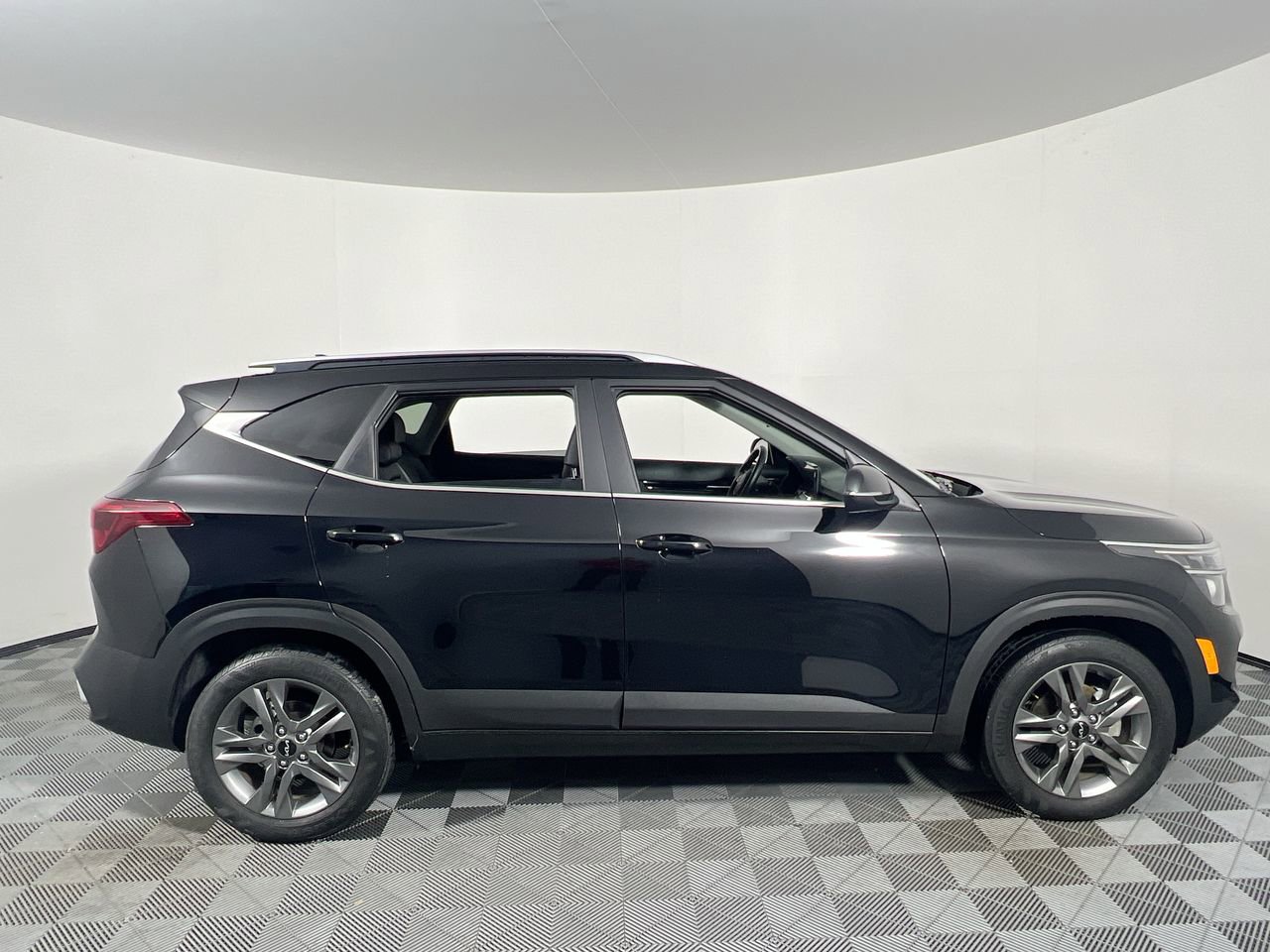 Certified 2023 Kia Seltos S w/ Navigation Package FWD image 2
