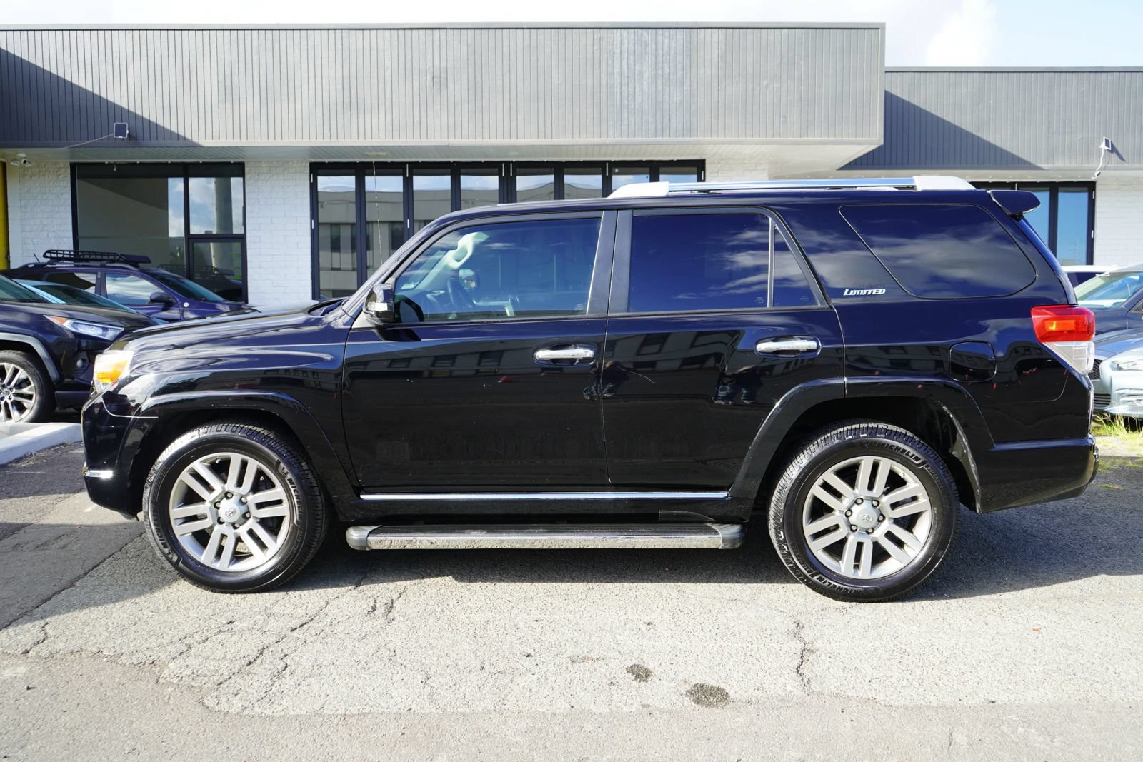Used 2011 Toyota 4Runner Limited AWD/4WD image 2