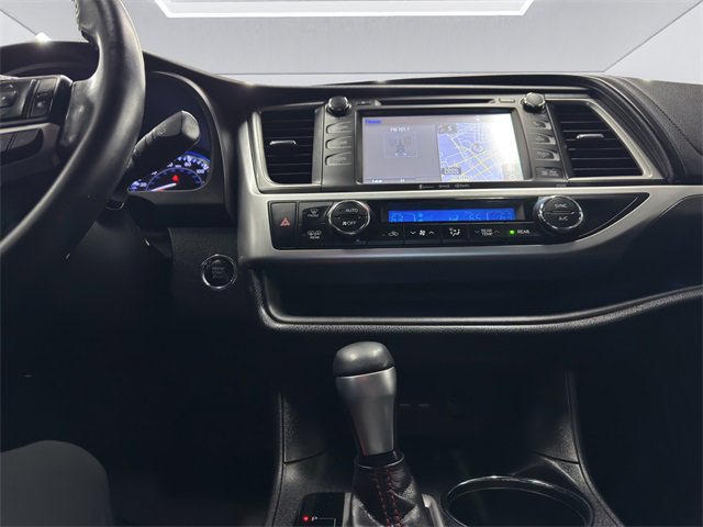 Used 2019 Toyota Highlander SE image 16