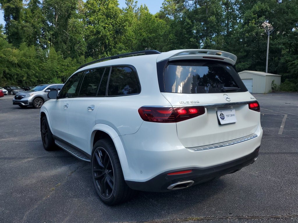 Used 2025 Mercedes-Benz GLS 580 4MATIC image 7