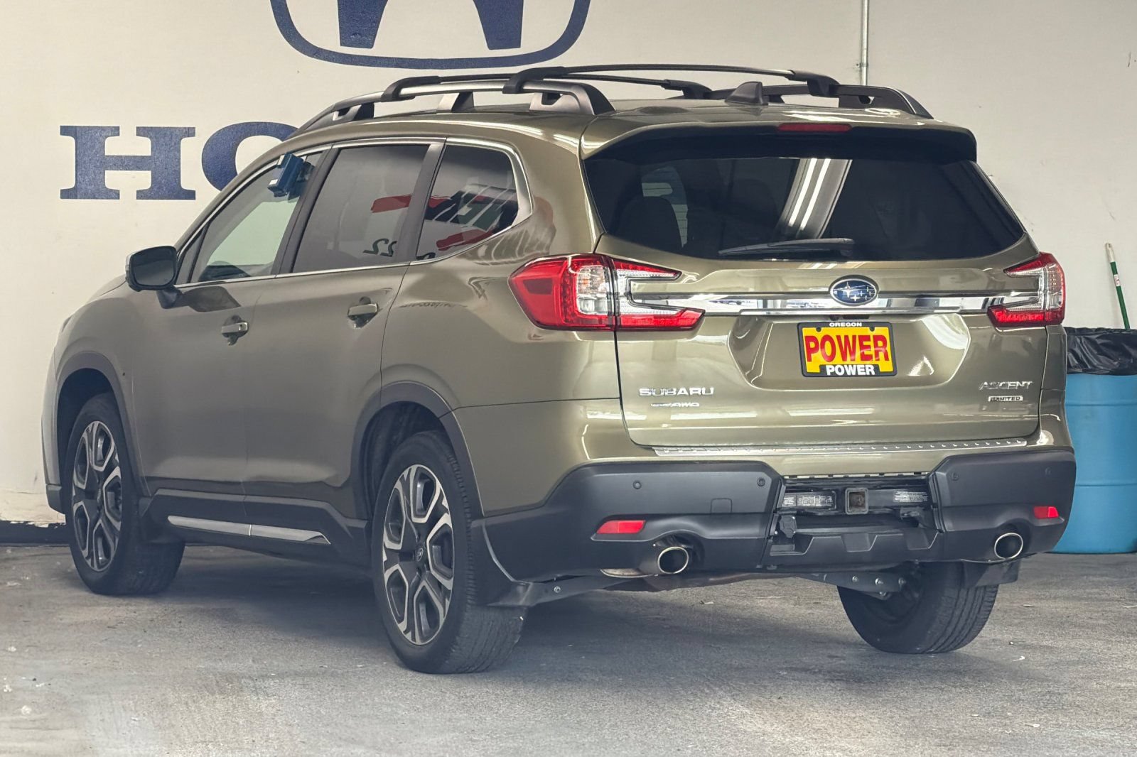 Used 2023 Subaru Ascent Limited w/ Technology Package AWD/4WD image 6
