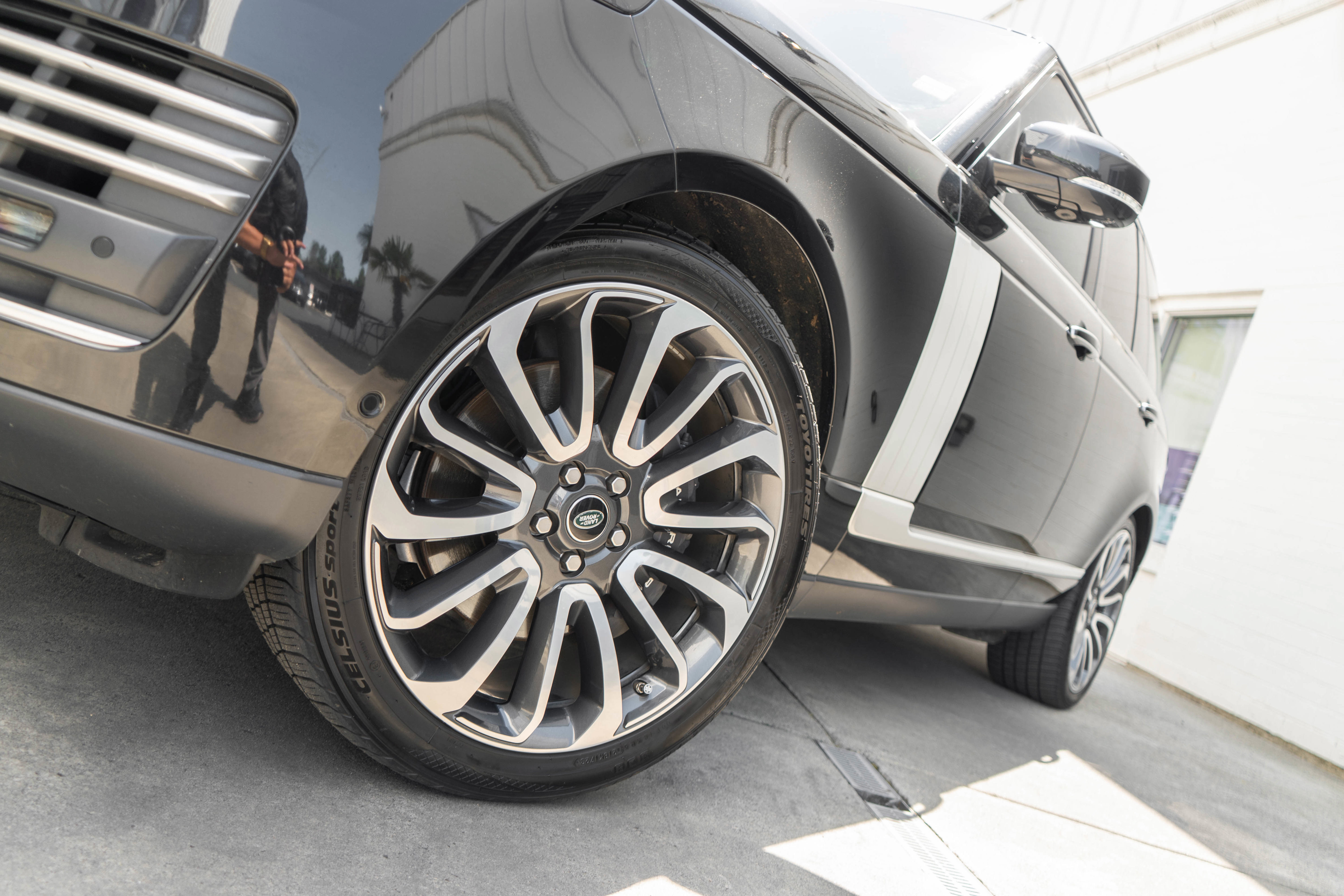 Used 2019 Land Rover Range Rover Autobiography AWD/4WD image 4