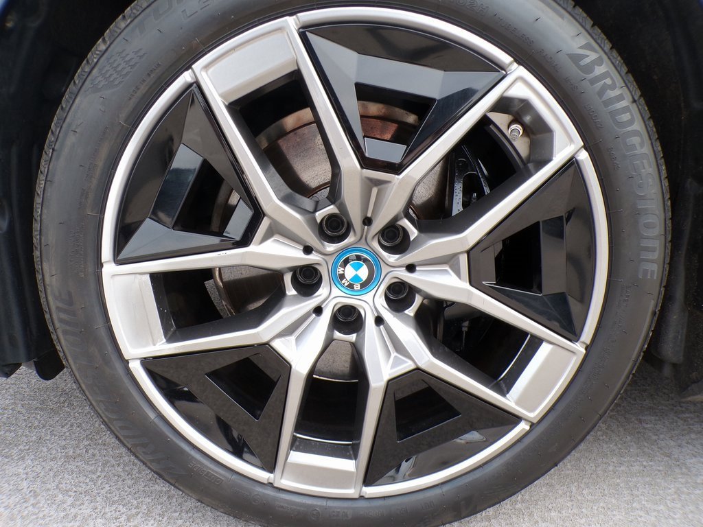 Certified 2025 BMW i5 xDrive40 w/ M Sport Package image 8