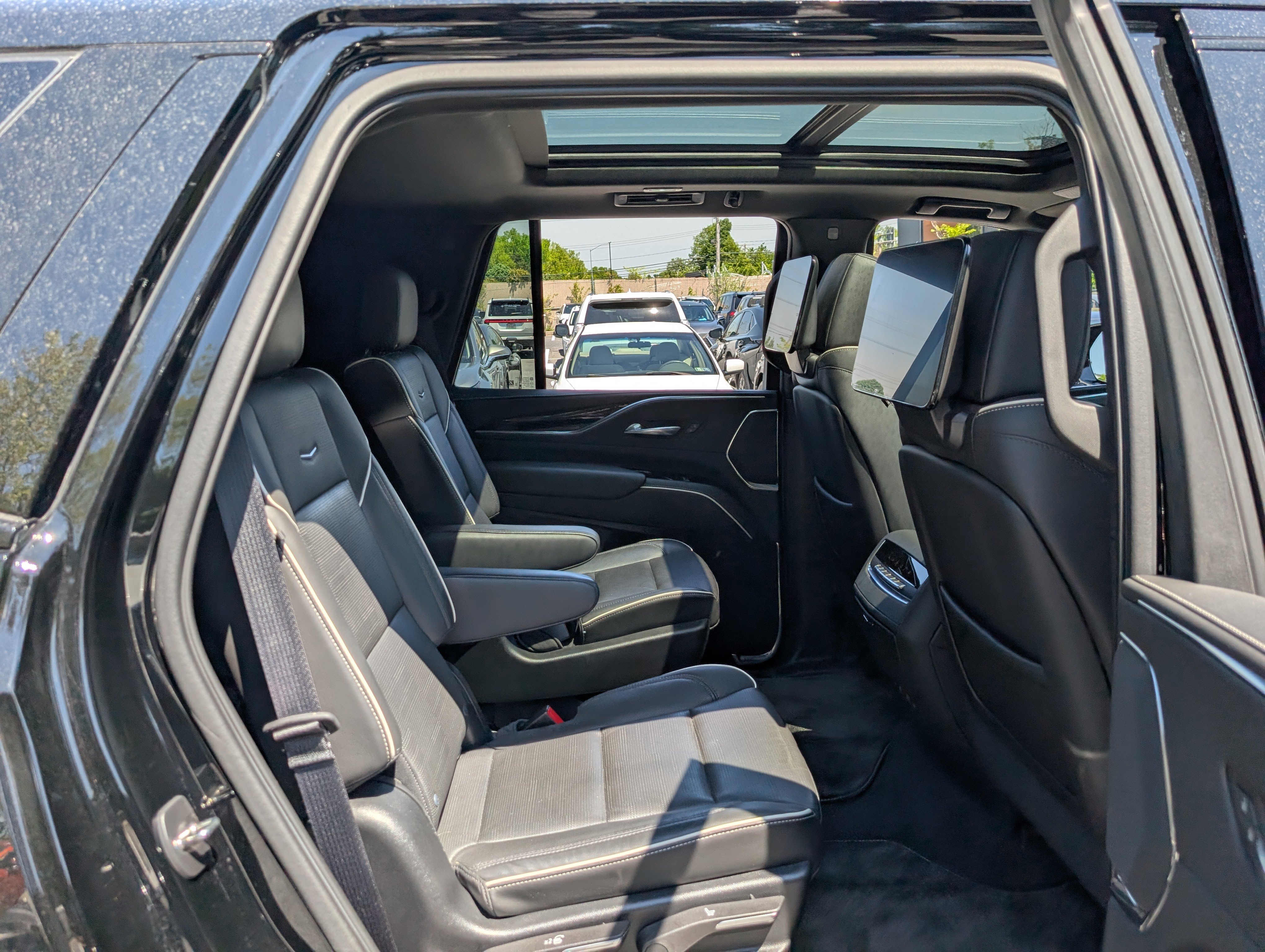 Used 2021 Cadillac Escalade Sport w/ Driver Assist Tech Package AWD/4WD image 11