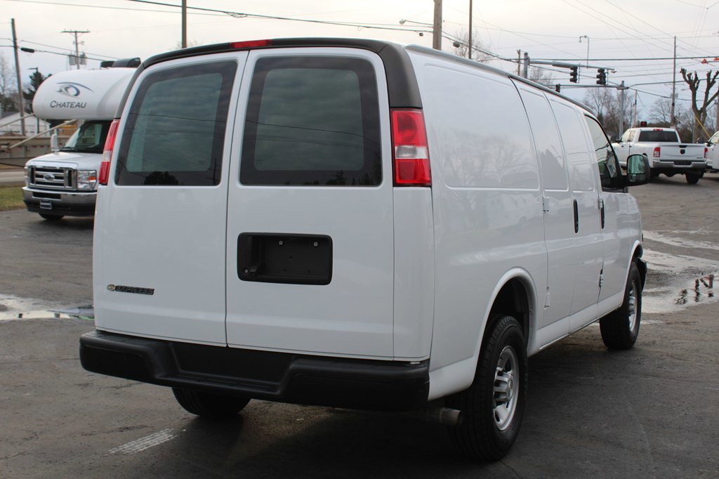 Used 2022 Chevrolet Express 2500 w/ Driver Convenience Package RWD image 6
