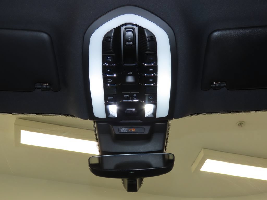 Certified 2024 Porsche Macan Turbo AWD/4WD image 31