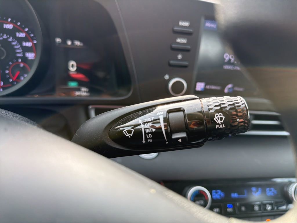 Used 2022 Hyundai Elantra SEL image 31