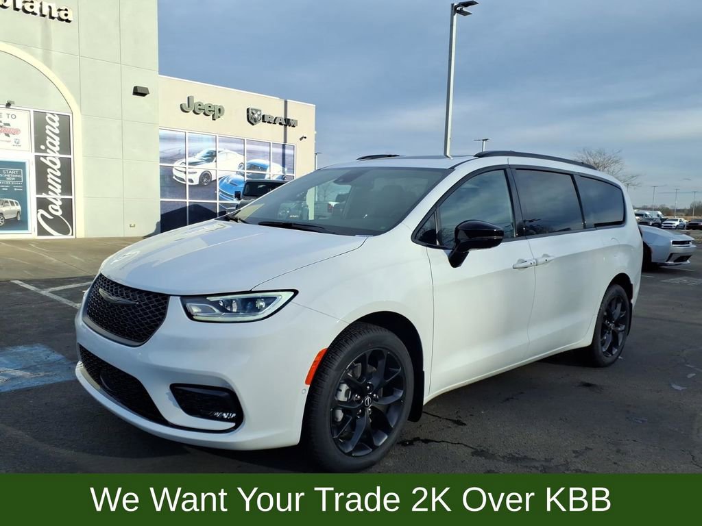 New 2026 Chrysler Pacifica Limited w/ S Appearance Package image 2