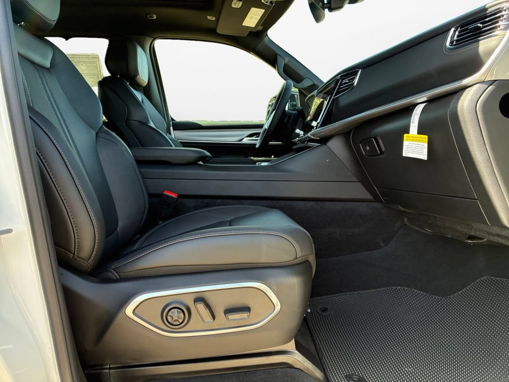New 2026 Jeep Grand Wagoneer Limited AWD/4WD image 24