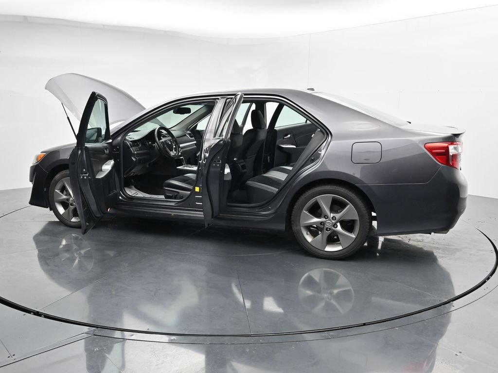 Used 2014 Toyota Camry SE w/ Leather Package FWD image 42