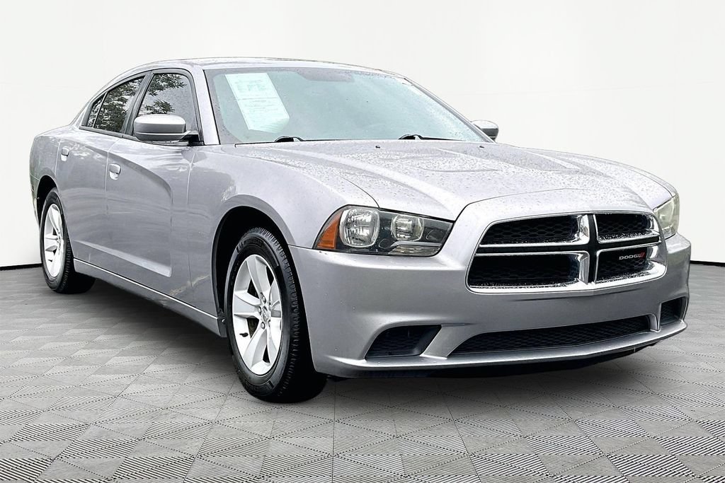 Used 2014 Dodge Charger SE RWD image 3