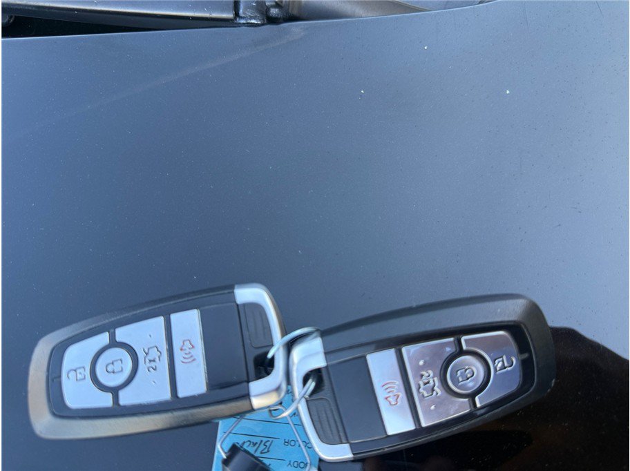 Used 2019 Ford Fusion SE FWD image 2