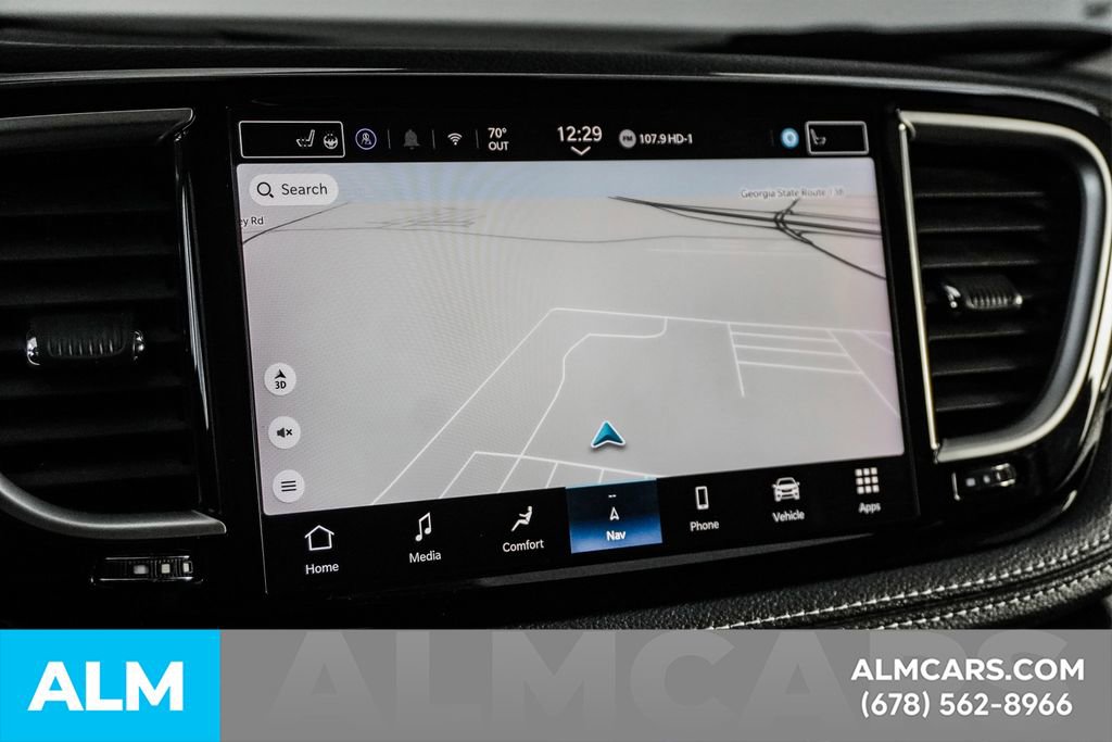 Used 2024 Chrysler Pacifica Select image 37