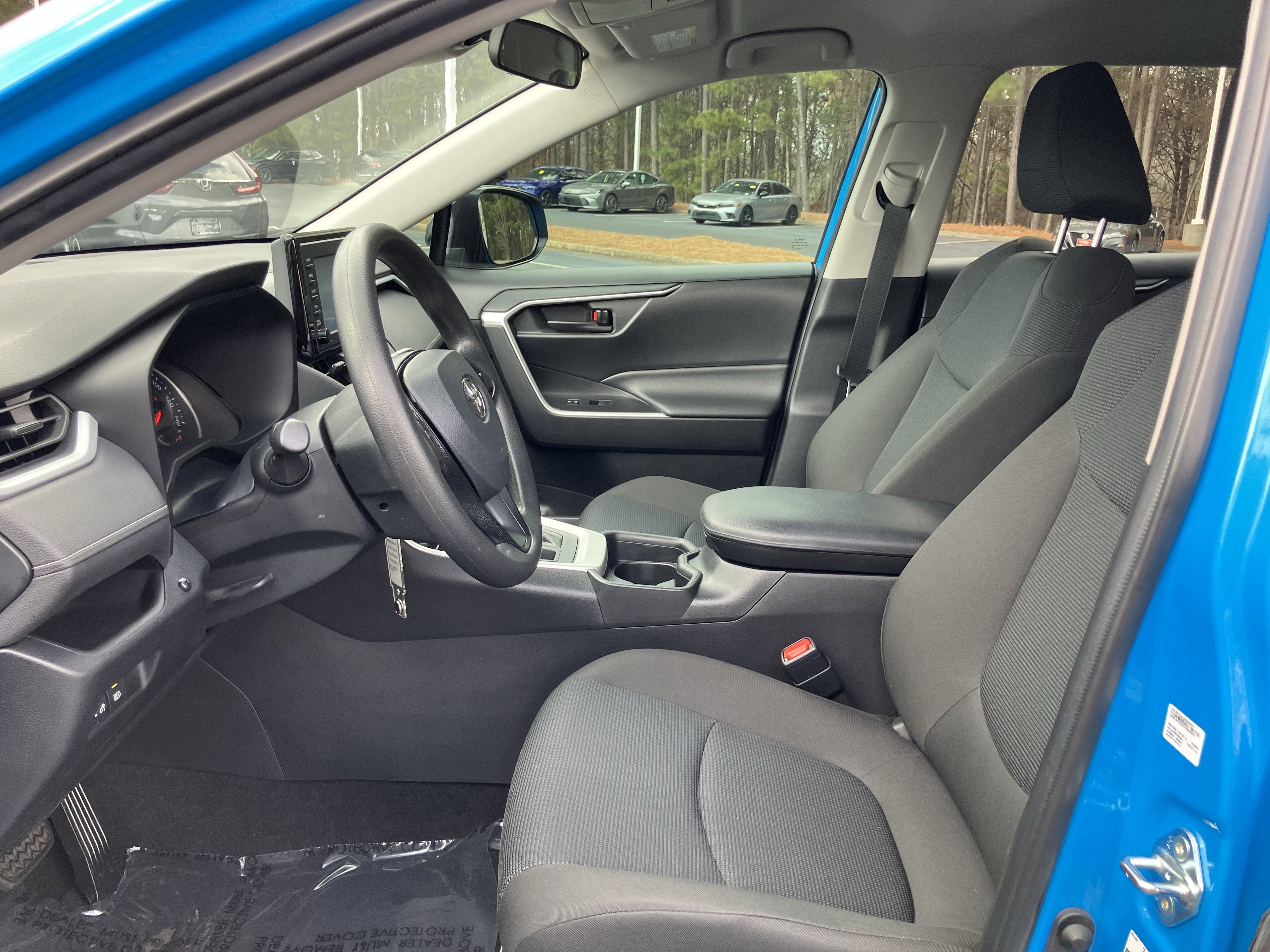 Used 2021 Toyota RAV4 LE image 16