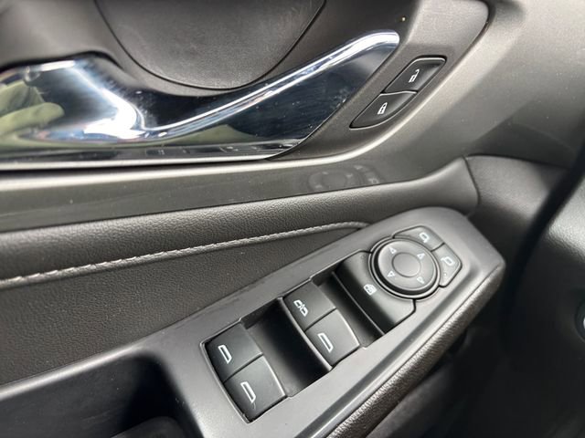 Used 2023 Chevrolet Traverse LT FWD image 16