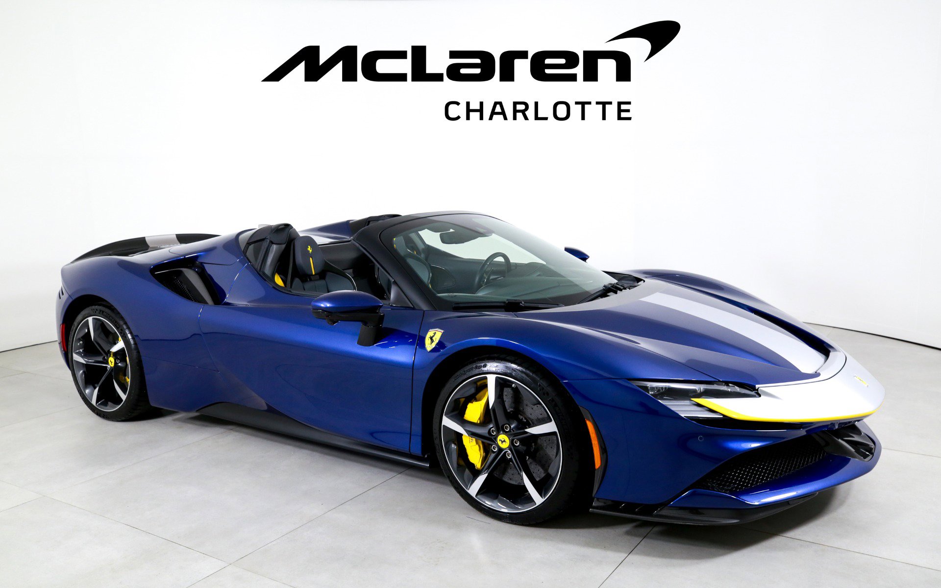 Used 2022 Ferrari SF90 Spider image 2