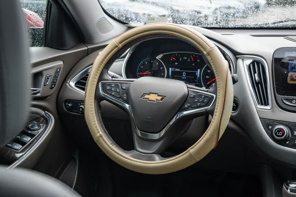 Used 2018 Chevrolet Malibu Premier w/ Premier Sun and Wheel Package FWD image 12