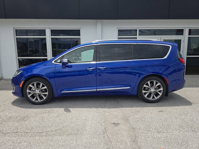 Used 2020 Chrysler Pacifica Limited w/ Tire & Wheel Group FWD image 4