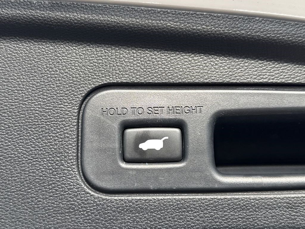 Used 2023 Acura MDX SH-AWD w/ Technology Package image 17