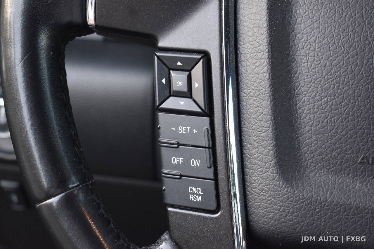 Used 2017 Lincoln Navigator Select AWD/4WD image 21