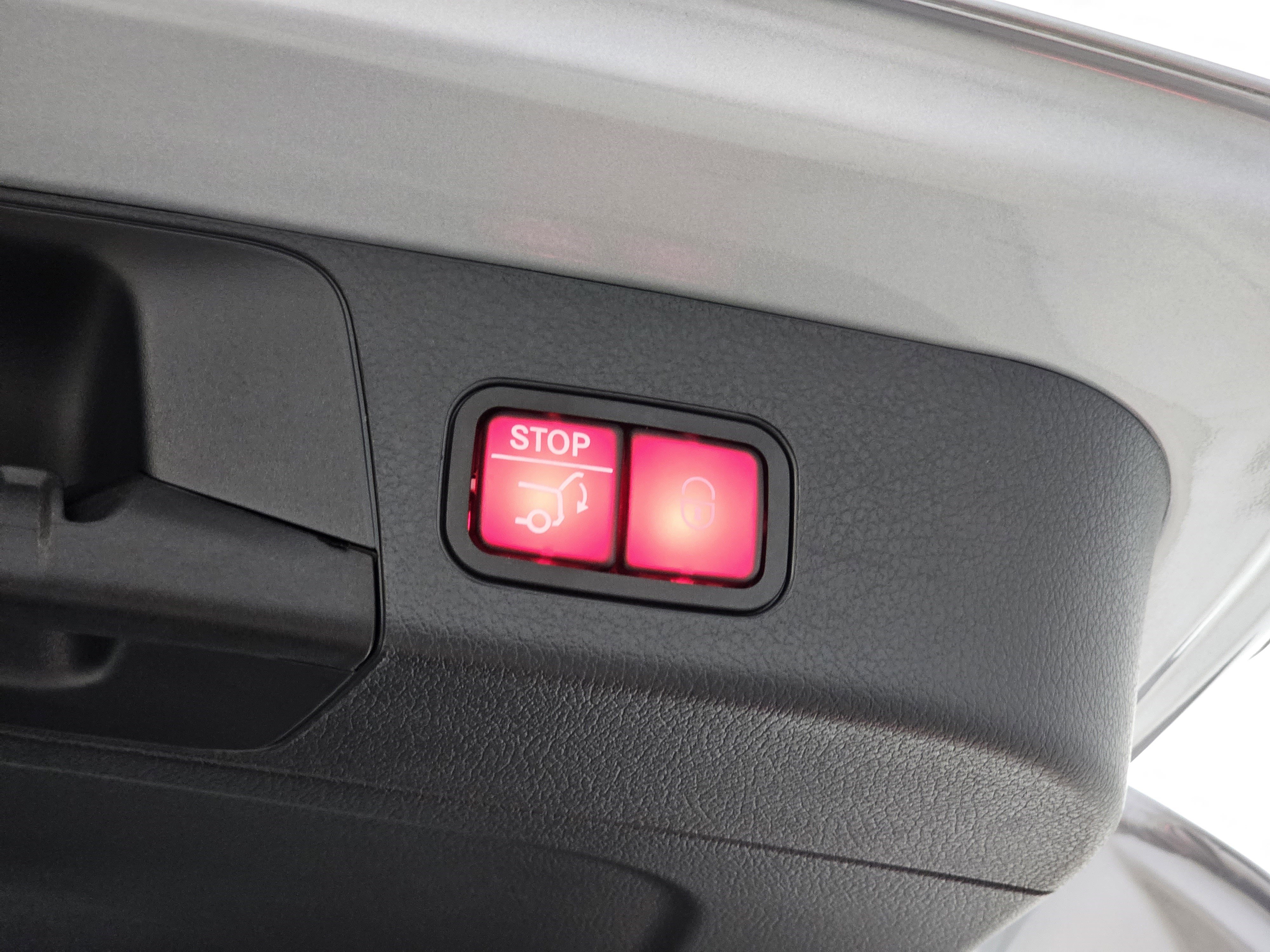 Certified 2025 Mercedes-Benz GLB 250 4MATIC image 28