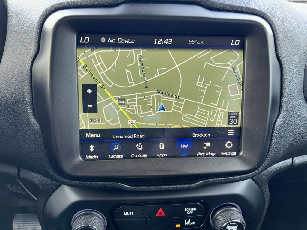Certified 2023 Jeep Renegade Latitude w/ Premium Group image 29