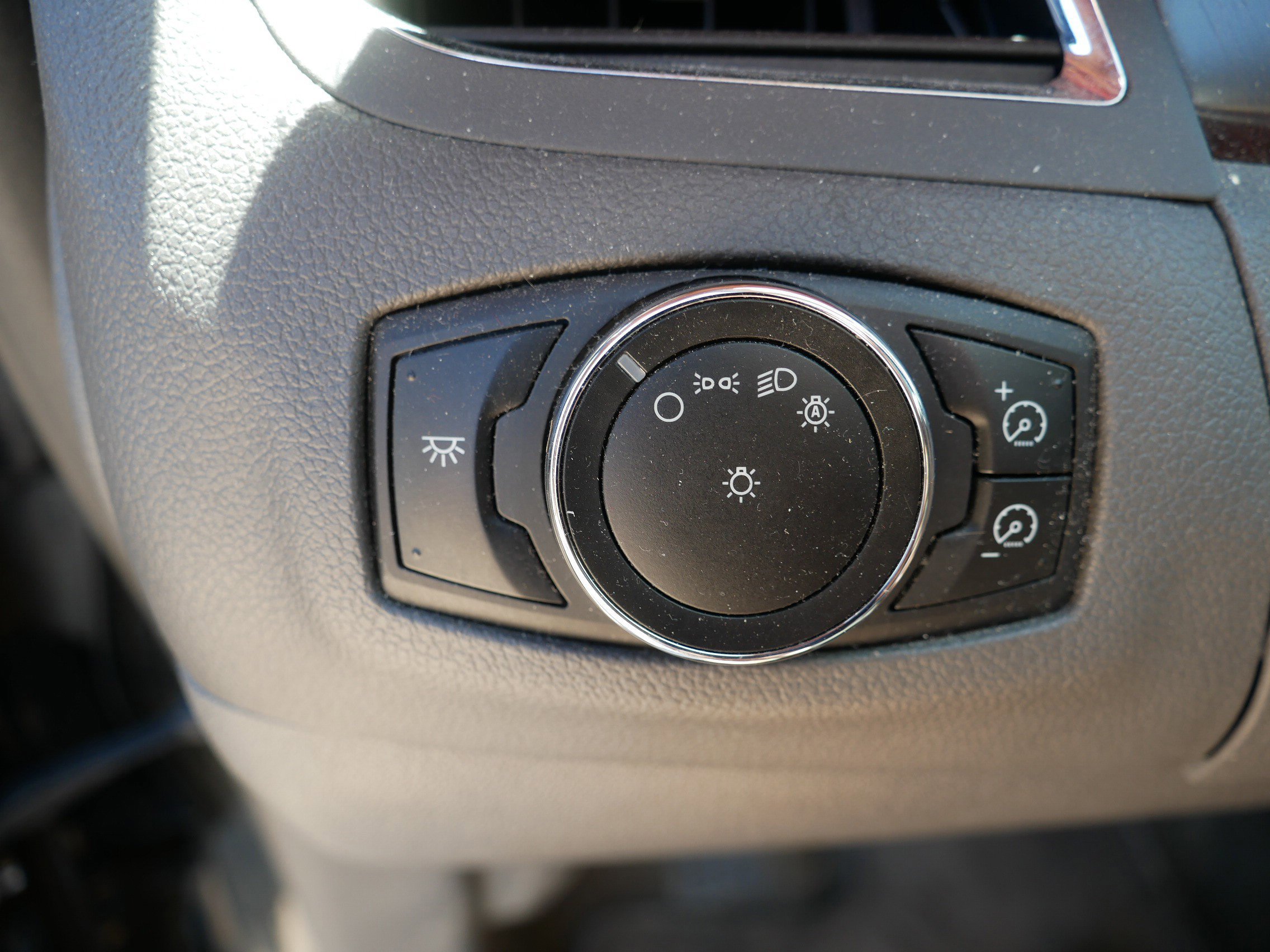 Used 2013 Ford Edge Limited FWD image 22