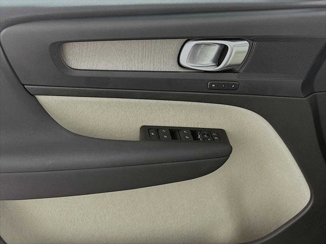 Used 2023 Volvo XC40 B5 Plus w/ Driver Assist Package AWD/4WD image 17