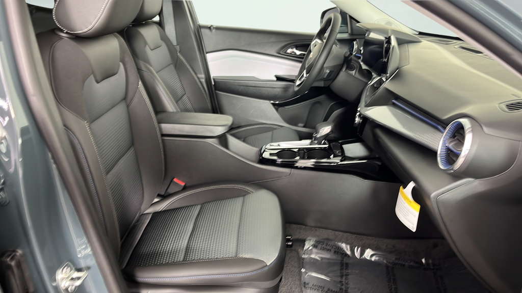 New 2026 Chevrolet Trax LT w/ LT Convenience Package FWD image 12