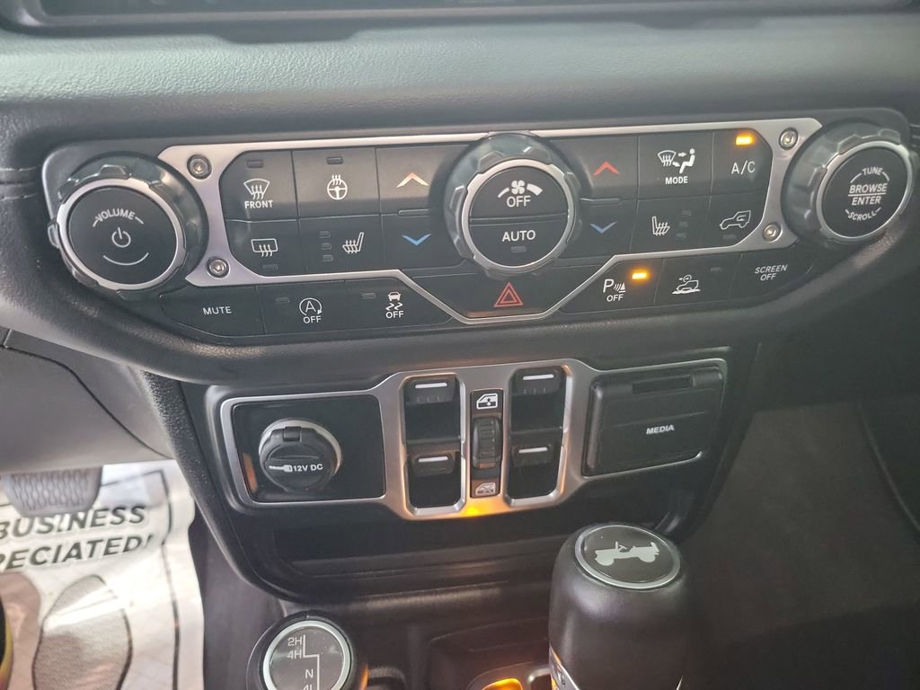 Used 2024 Jeep Wrangler Sahara w/ Safety Group image 34