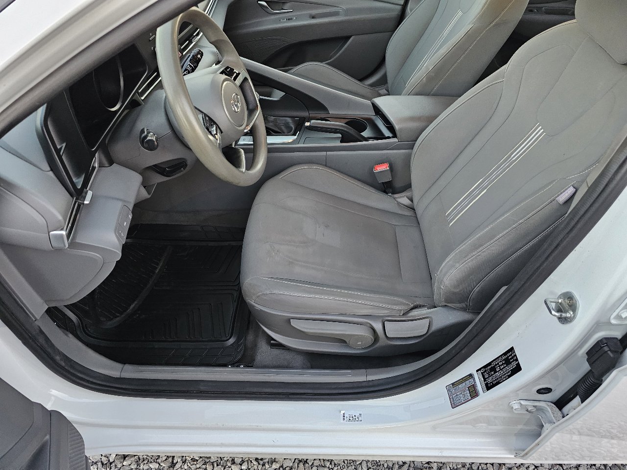 Used 2022 Hyundai Elantra SEL image 15