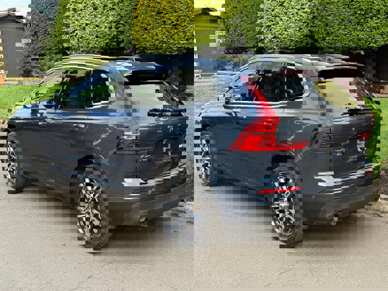 Used 2018 Volvo XC60 T5 Momentum w/ Convenience Package image 3