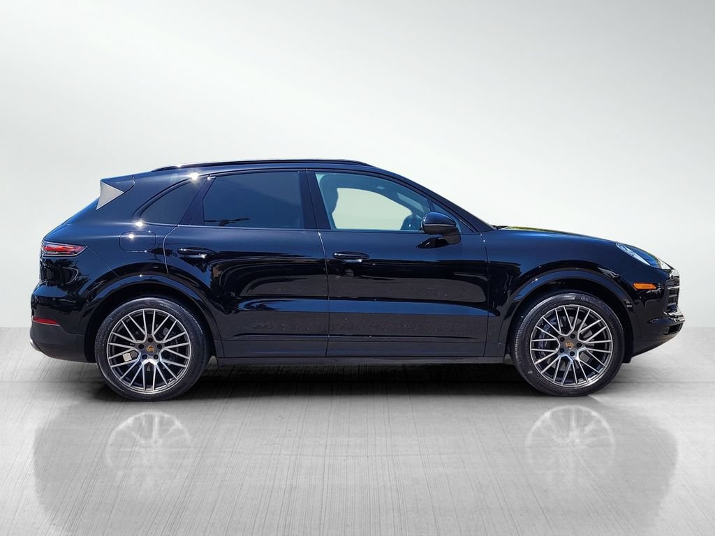Used 2022 Porsche Cayenne w/ Premium Package AWD/4WD image 3