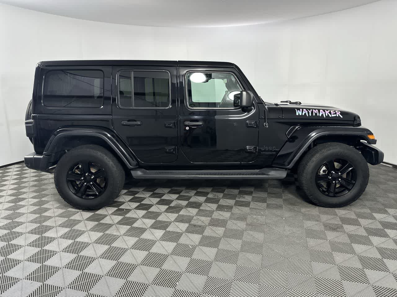 Used 2020 Jeep Wrangler Unlimited Sahara AWD/4WD image 3