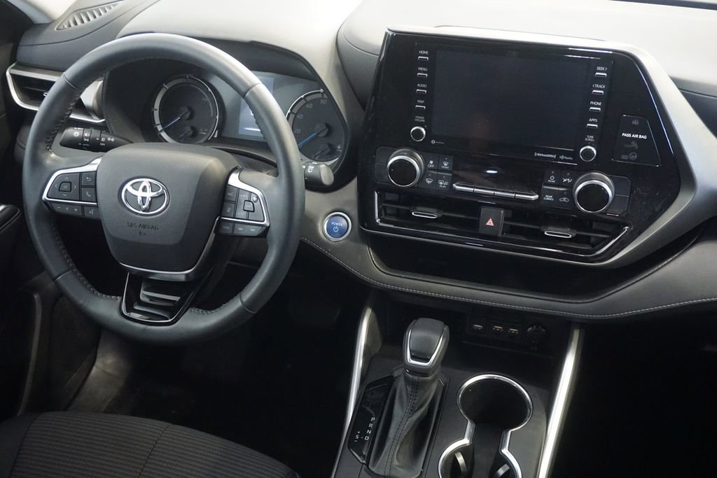 Used 2021 Toyota Highlander LE AWD/4WD image 26
