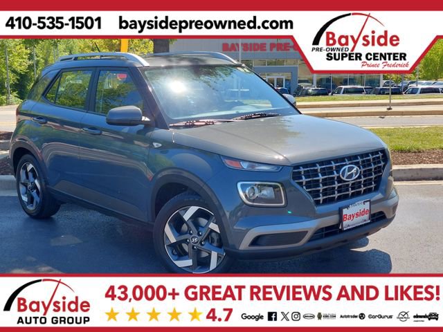Used 2025 Hyundai Venue SEL FWD image 1