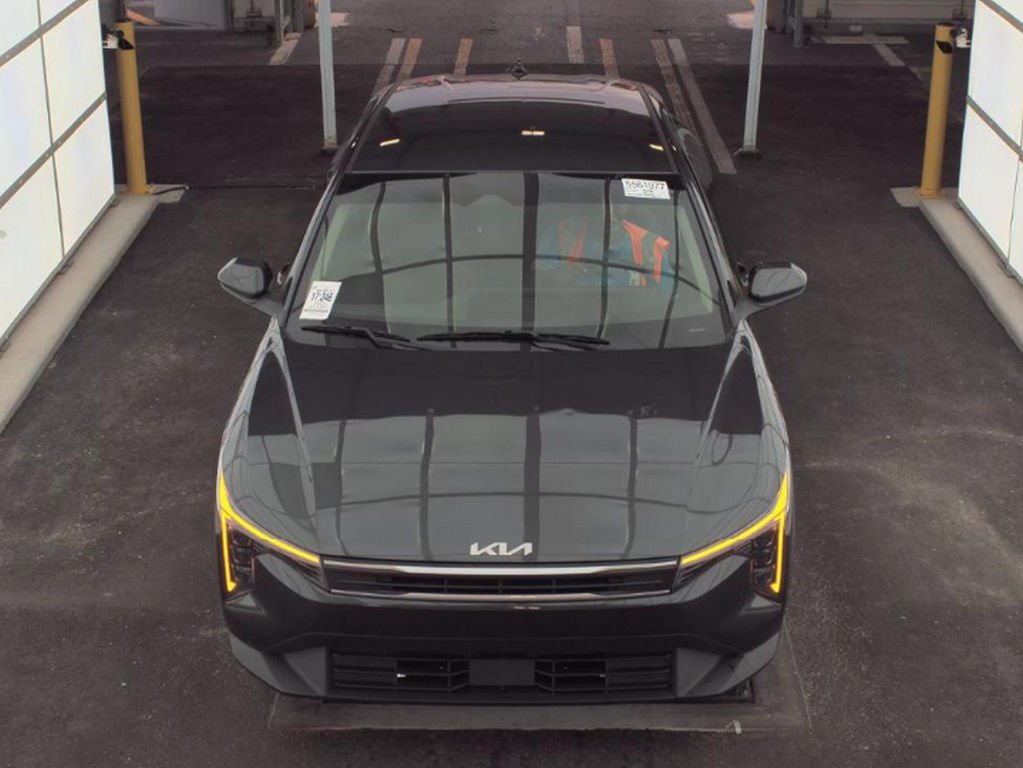 Used 2025 Kia K4 LXS image 2