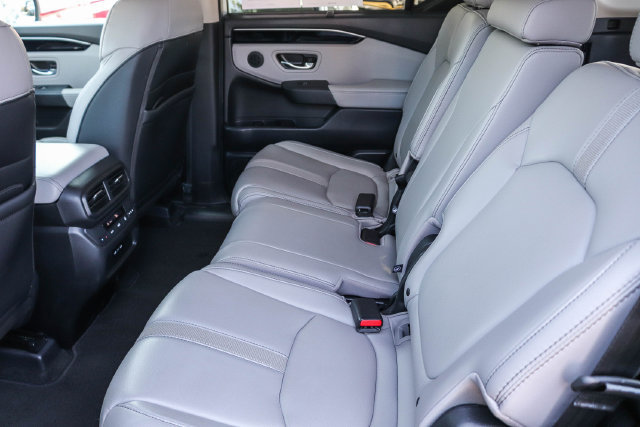 Certified 2025 Honda Pilot Touring image 18