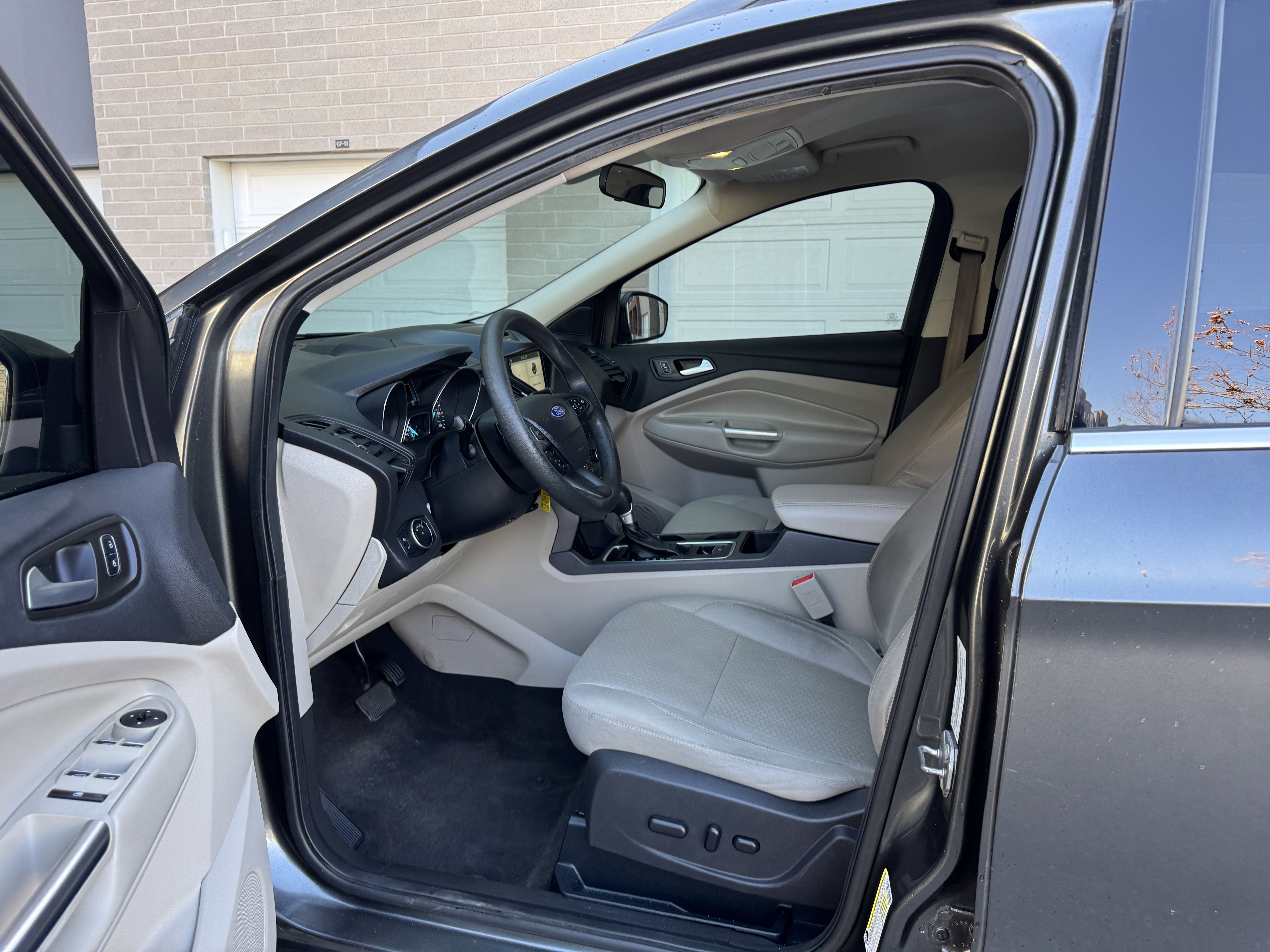 Used 2017 Ford Escape SE w/ Equipment Group 201A image 15