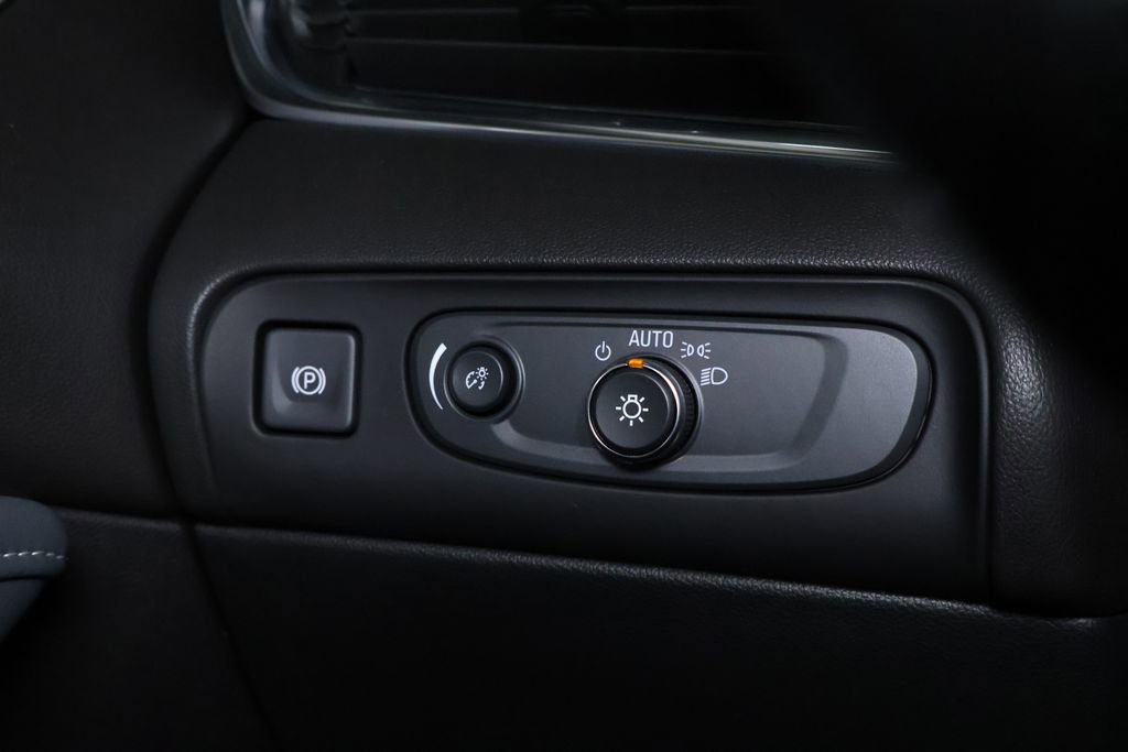 Used 2020 Buick Enclave Premium w/ Sun and Sites Package image 27