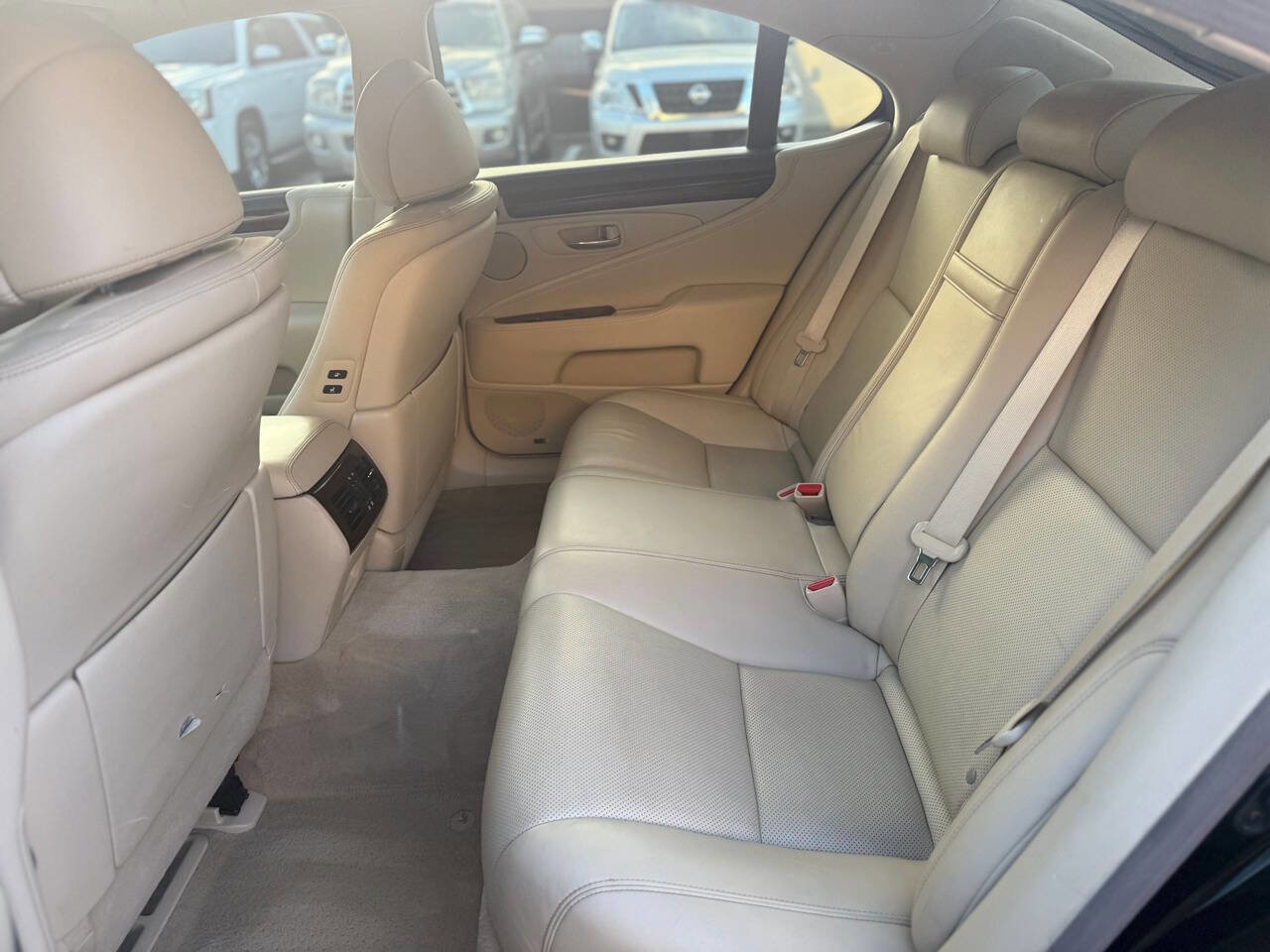 Used 2013 Lexus LS 460 w/ Comfort Pkg image 25
