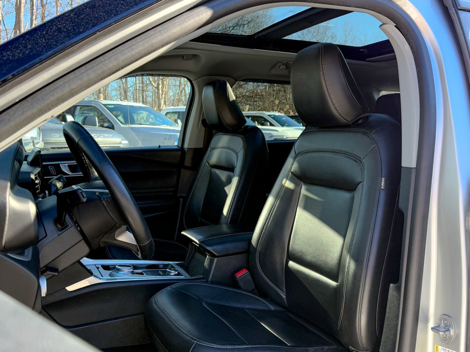 Certified 2022 Ford Explorer XLT w/ Equipment Group 202A image 18