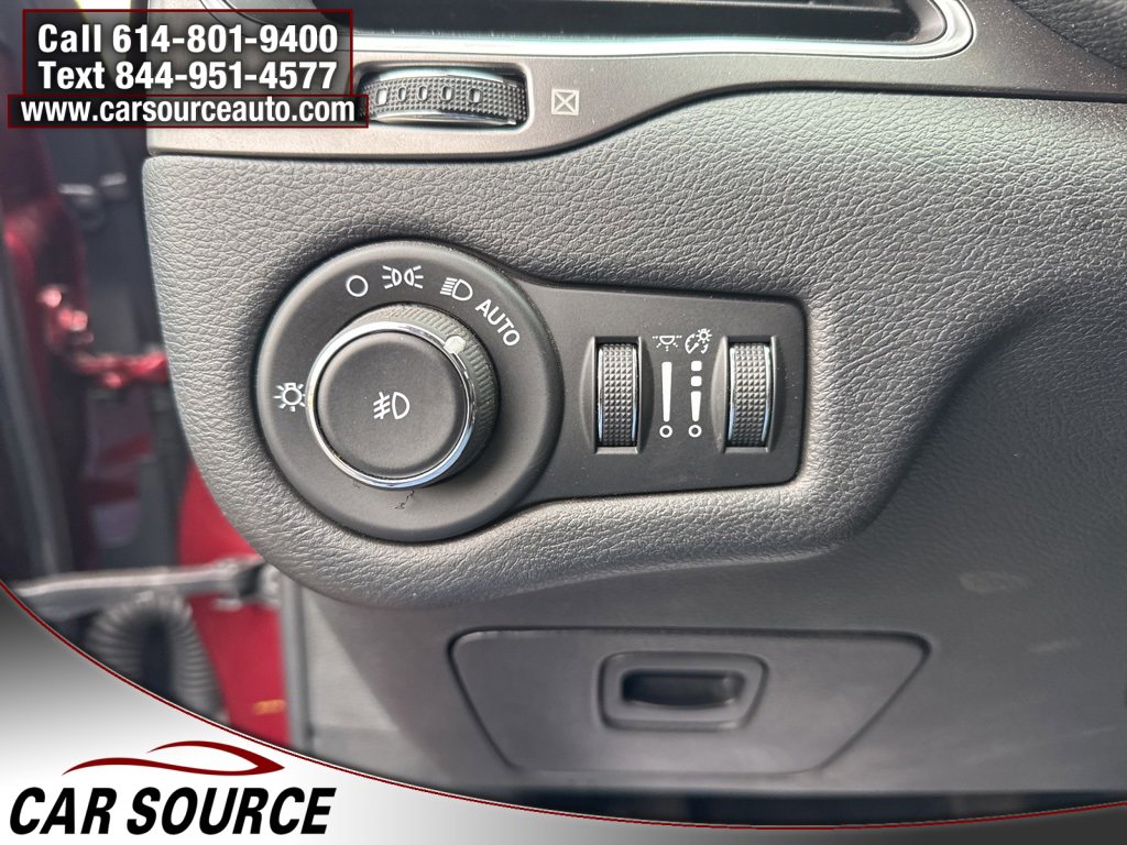 Used 2019 Jeep Cherokee Latitude Plus image 24