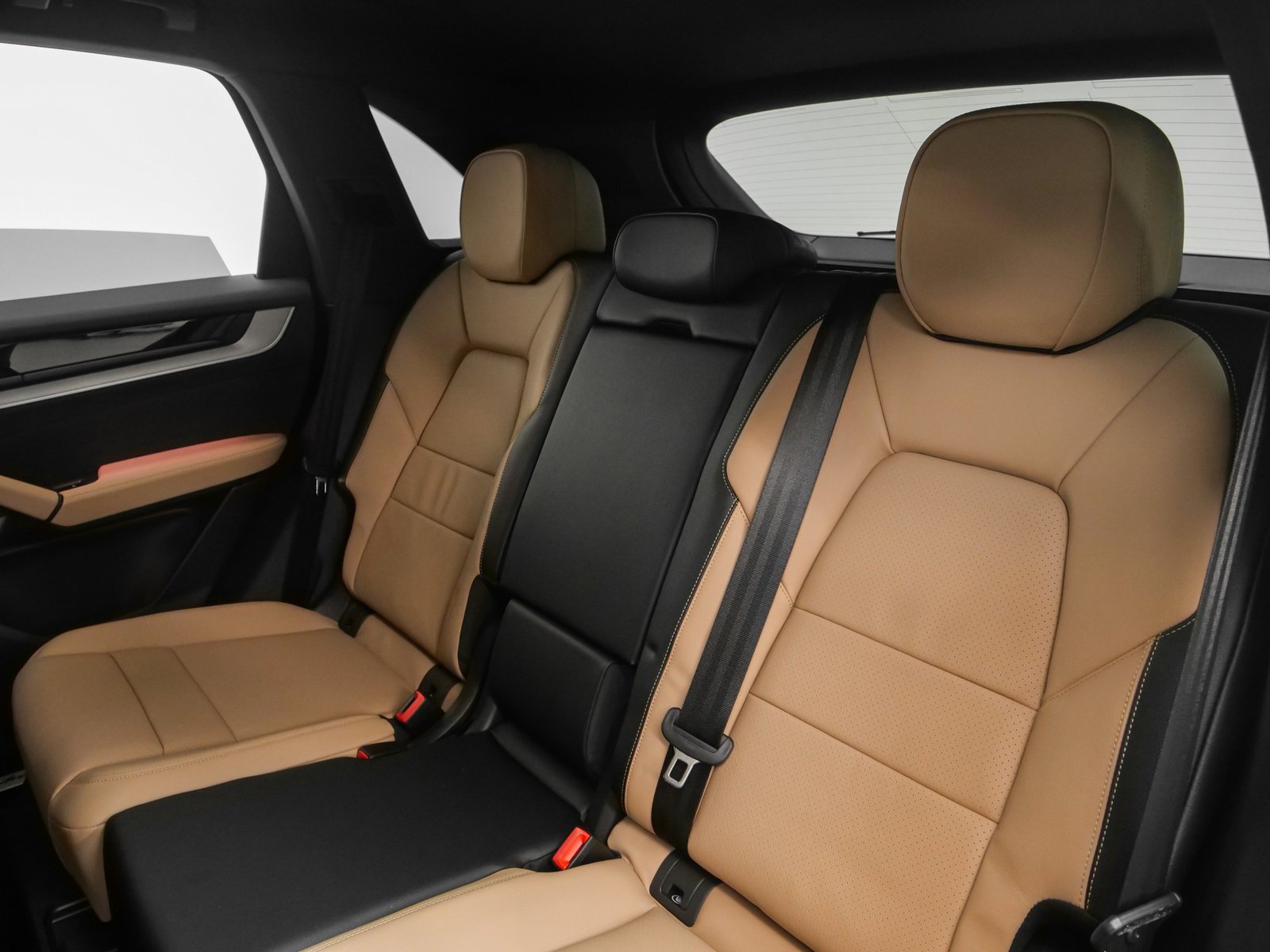 Used 2025 Porsche Cayenne image 36