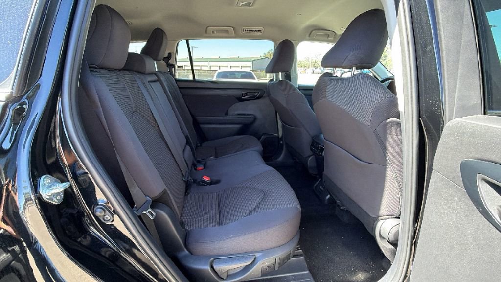 Certified 2025 Toyota Highlander LE image 38