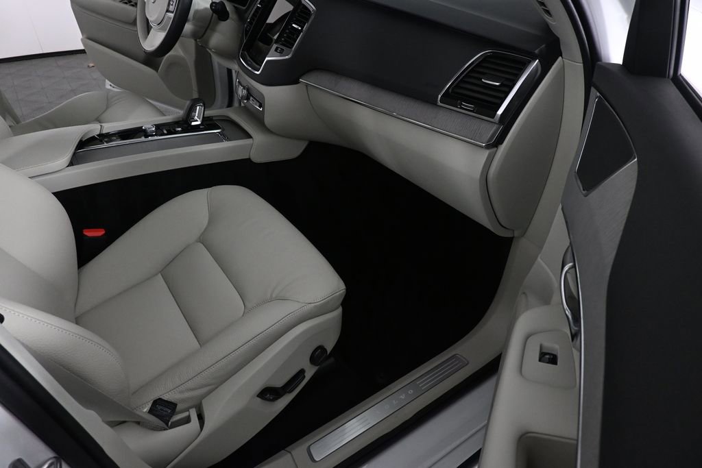 Used 2025 Volvo XC90 B5 Plus w/ Protection Package Premier AWD/4WD image 20