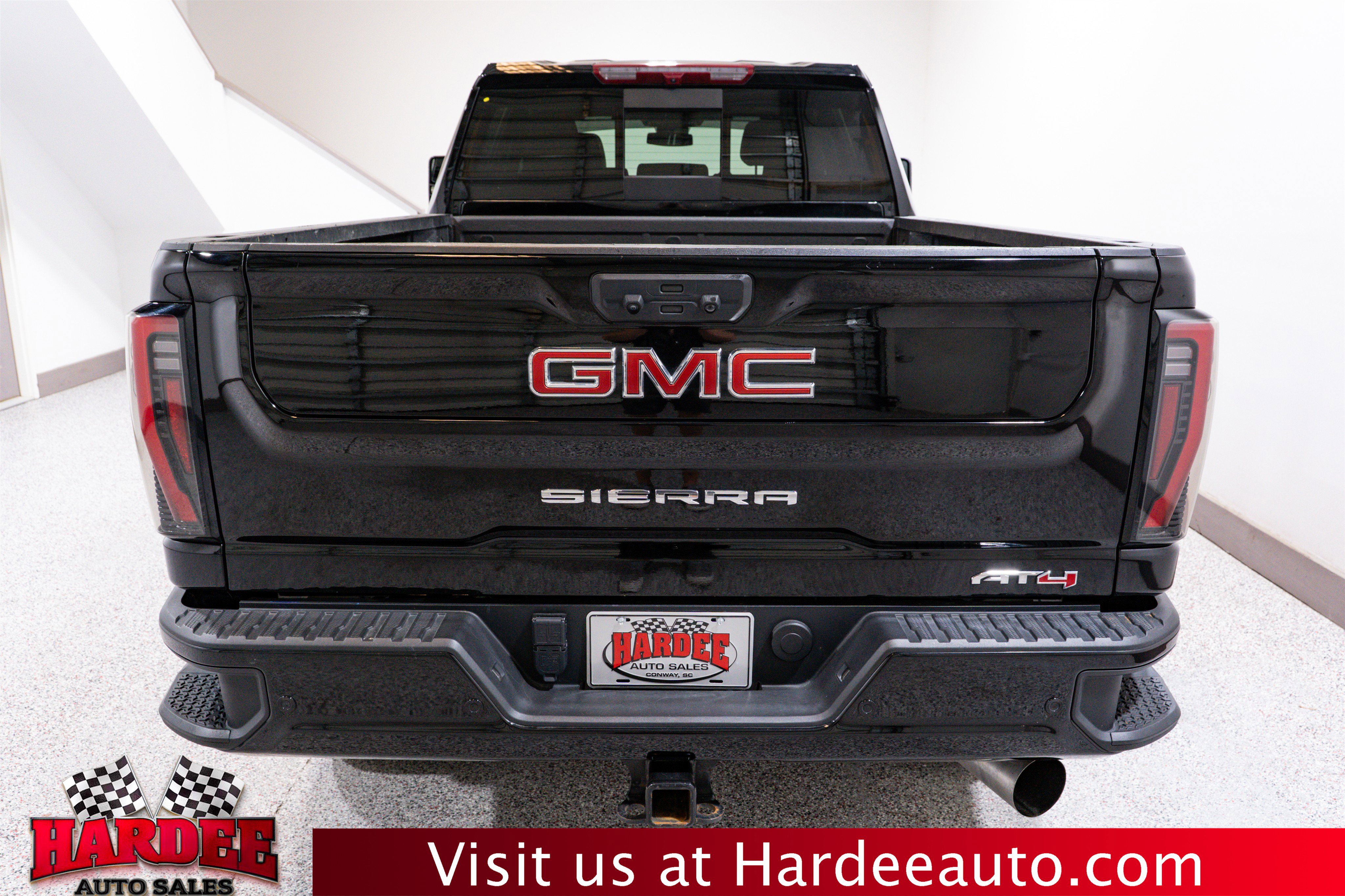 Used 2024 GMC Sierra 2500 AT4 w/ AT4 Preferred Package image 4